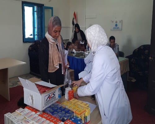 علاج ٣٩٠ حالة فى قافلة طبية لجامعة بنها بقرية ميت كنانة بطوخ