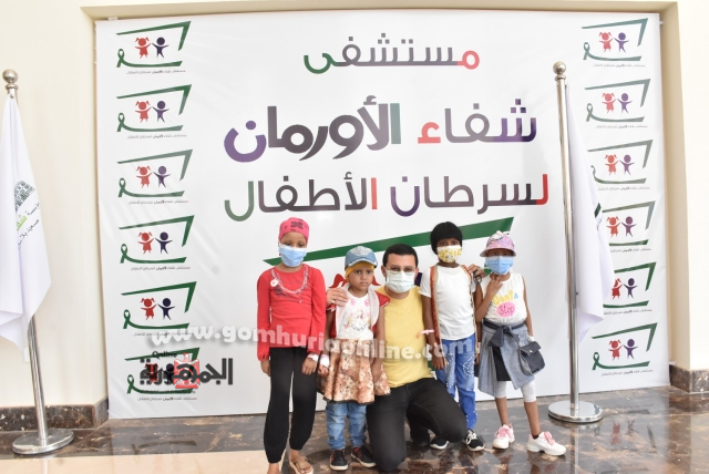 بقصيدة قمر : المنشد مصطفي عاطف يدخل البهجة في قلوب مرضي السرطان بمستشفى شفاء الاورمان بالأقصر
