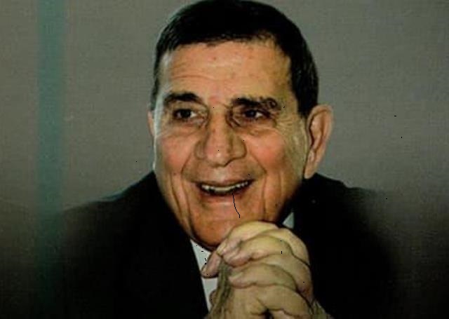 الوزير السابق أنور على الصباح