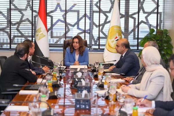 الدكتورة منال عوض وزيرة التنمية المحلية والبيئة خلال الإجتماع