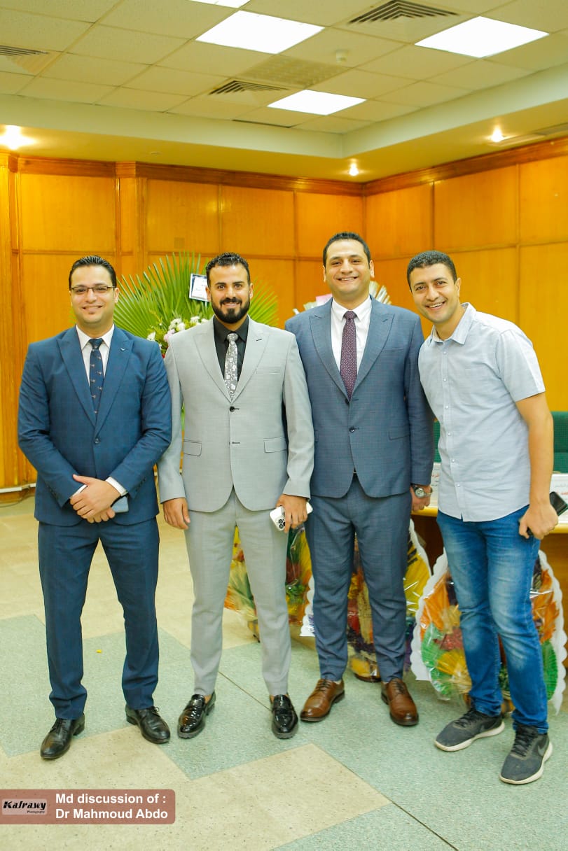 النتائج قصيرة المدى للتغيير الكامل لمفصل الركبة فى حالات التشوه الانثنائى بجامعة الزقازيق صور  
