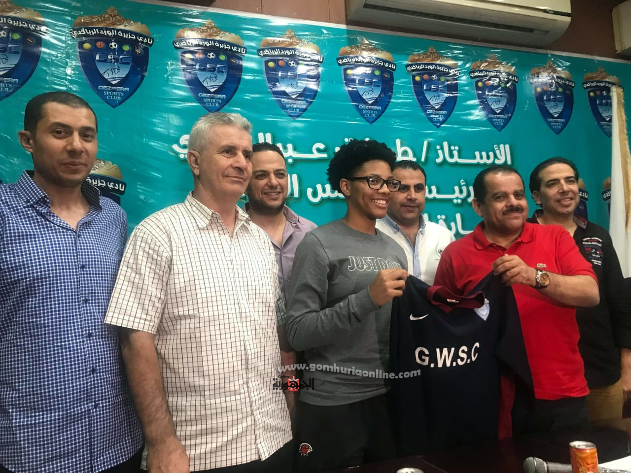 جزيرة الورد يتعاقد مع لاعبة سلة امريكية 