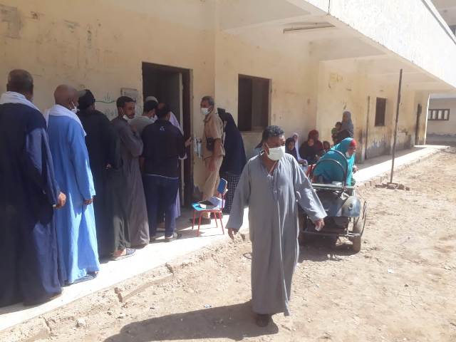 أسيوط تشهد تاخر 6 لجان فى انتخابات الاعادة بالشيوخ.. بالصور