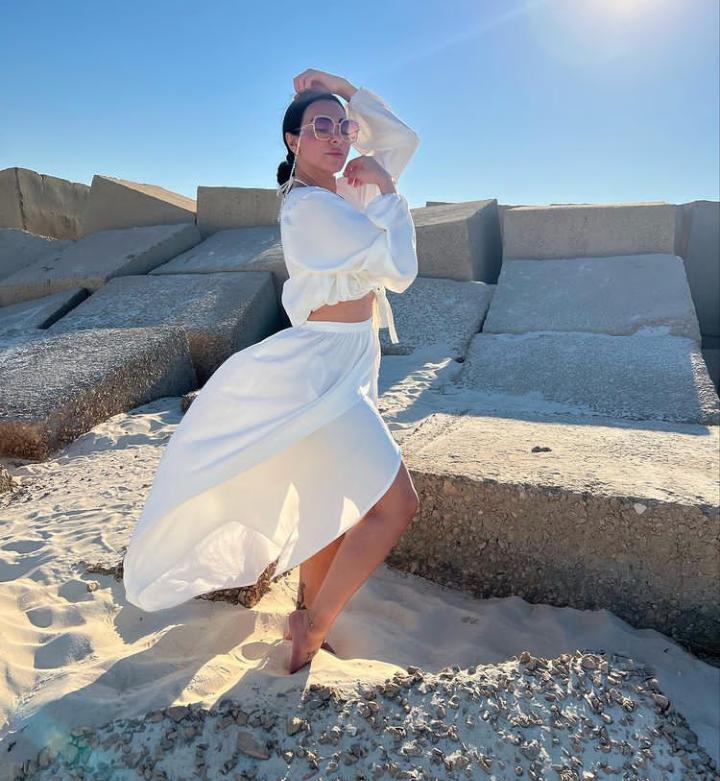 بالأبيض.. ميرهان حسين تبهر متابعيها عبر انستجرام (صور)