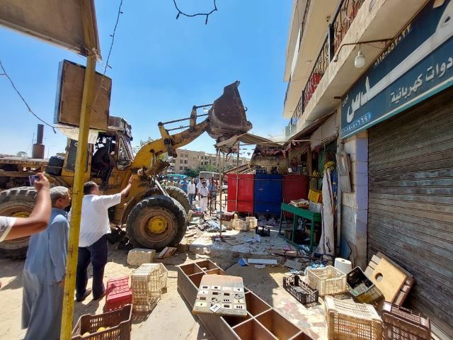 النجار: تنفيذ ٥٧٠ ازالة وغلق بمدينة 6 أكتوبر بالتعاون مع الشرطة.. صور