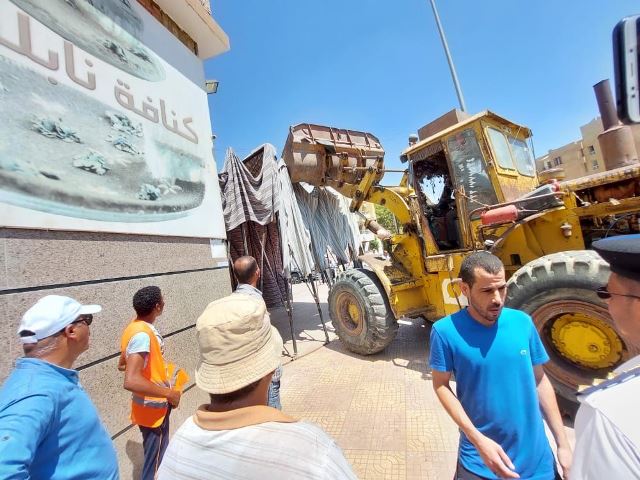 النجار: تنفيذ ٥٧٠ ازالة وغلق بمدينة 6 أكتوبر بالتعاون مع الشرطة.. صور