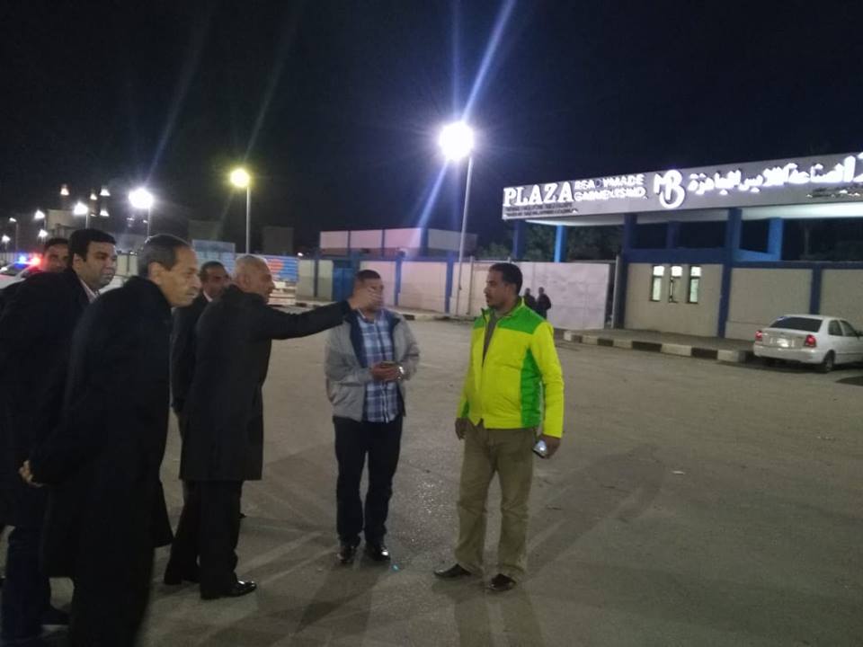 محافظ السويس يتفقد حي الكويت بعد منتصف الليل