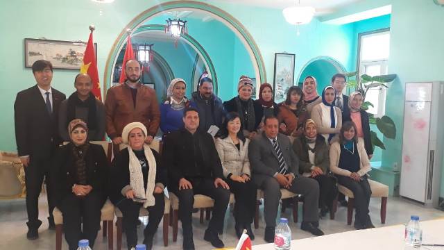 قنصل الصين ولقطه تذكاريه مع الصحفيين بالإسكندريه