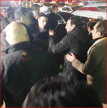 الصدمة والحزن يسيطران على الفنان ايهاب توفيق فى جنازة والده .. صور