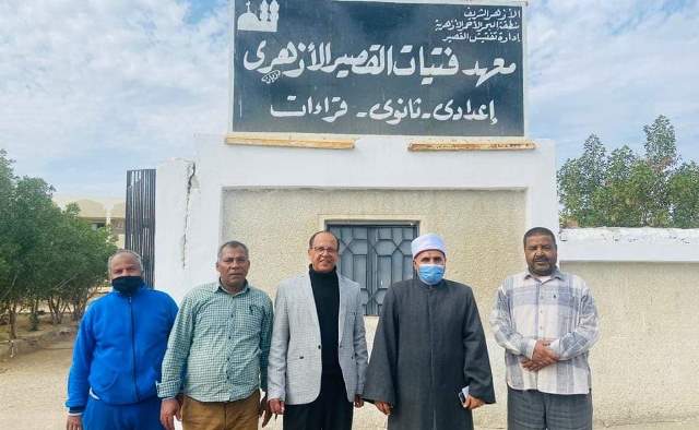مؤمن الهوارى يتابع سير امتحانات النقل الابتدائى والاعدادى بمعاهد القصير.. بالصور