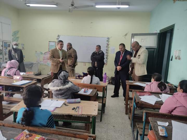 سعيد ندا يتفقد مدارس إدارة العبور التعليمية.. صور