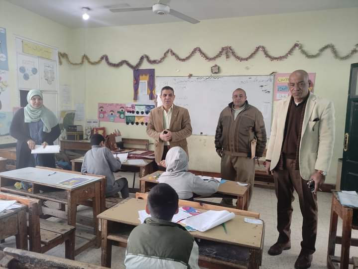 سعيد ندا يتفقد مدارس إدارة العبور التعليمية.. صور