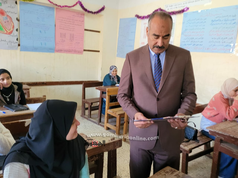 محمود الفولى وكيل وزارة التربية والتعليم بالمنوفية يتفقد لجان إمتحانات الفصل الدراسى الأول