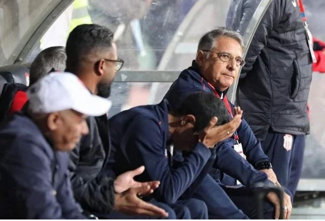  المدرب البرازيلي باكيتا 