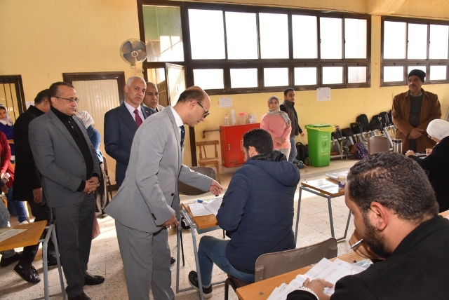 المنشاوى يتفقد سير امتحانات الفصل الدراسي الأول