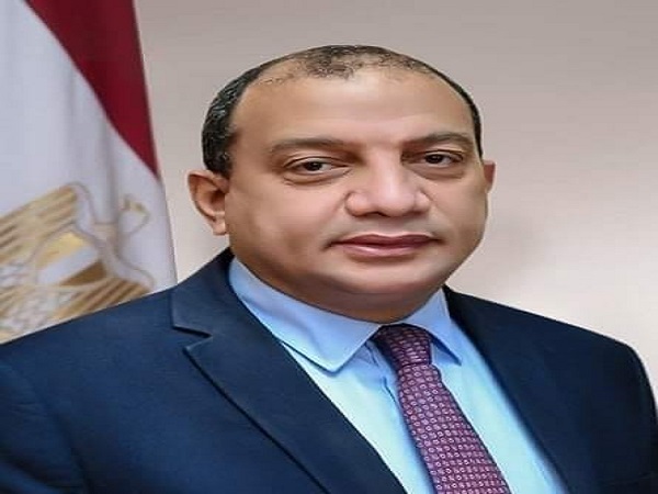 الدكتور منصور حسن