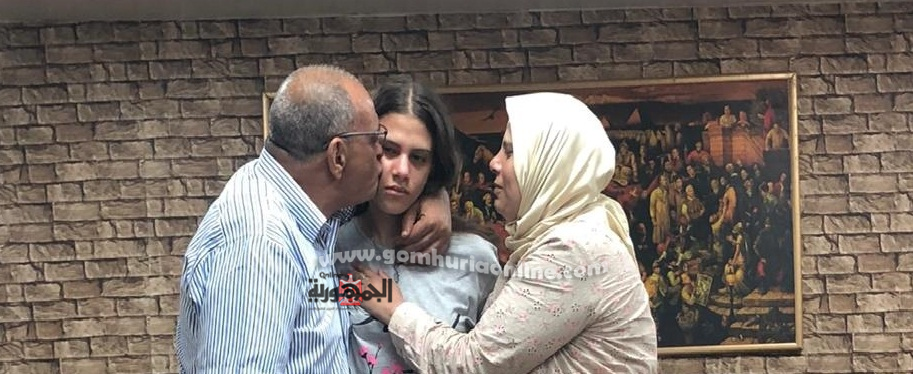 فرح بعد عودتها لوالديها بواسطة الامن---