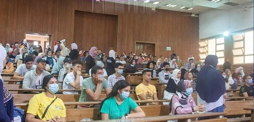 عميد آداب عين شمس يهنئ الطلاب بالعام الجديد ٢٠٢١ / ٢٠٢٢ 