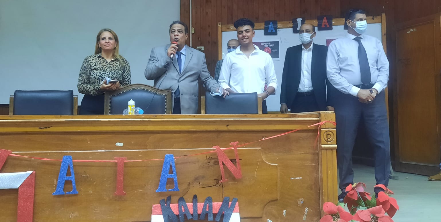 عميد آداب عين شمس يهنئ الطلاب بالعام الجديد ٢٠٢١ / ٢٠٢٢ 