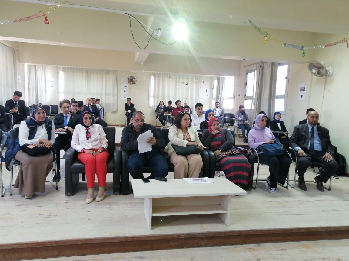 جامعة مطروح تنظم سلسلة ندوات توعوية وتثقيفية لطلابها 