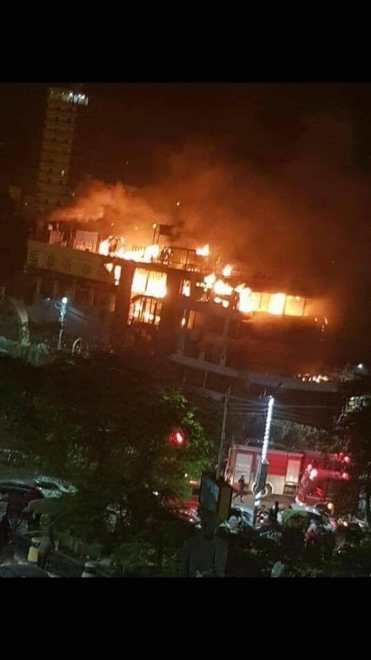 احتراق مركب عائم بالمنصورة وإصابة 3  أفراد أحدهم من قوة الإطفاء .. صور
