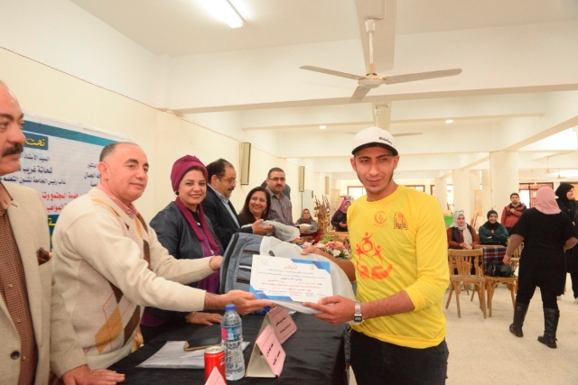 جامعة أسيوط تفتتح معرضاً فنياً لاكتشاف وتسليط الضوء على إبداعاتهم ومواهبهم