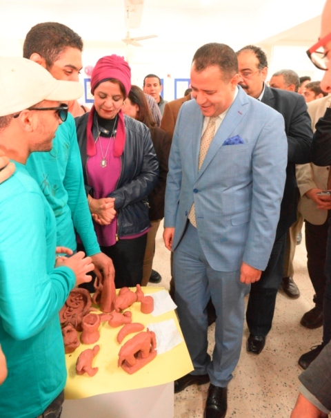 جامعة أسيوط تفتتح معرضاً فنياً لاكتشاف وتسليط الضوء على إبداعاتهم ومواهبهم