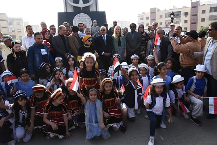 محافظ بورسعيد و القائم بأعمال السفارة الروسية بالقاهرة يفتتحان ميدان ستالينجراد