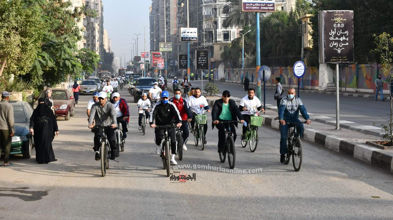 ضمن فعاليات اليوم العالمي لمكافحة الفساد محافظ الفيوم يشارك بماراثون للدراجات 