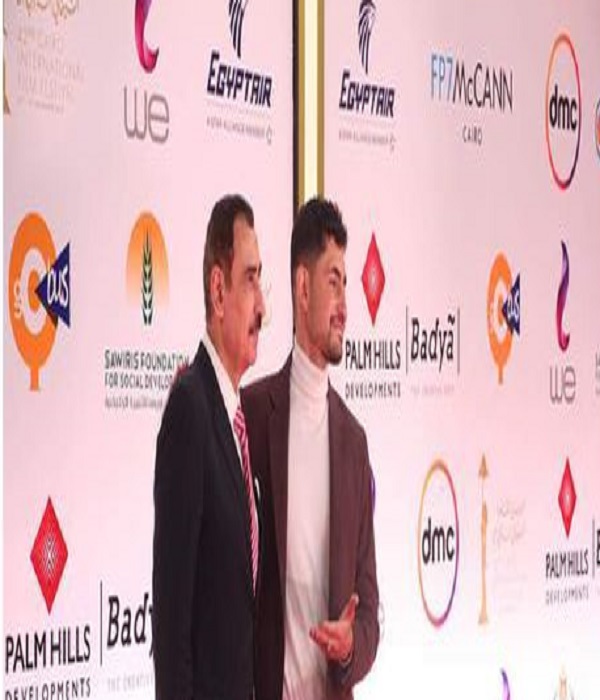 أمير المصري برفقة والده على الريد كاربت لمشاهدة فيلمه 