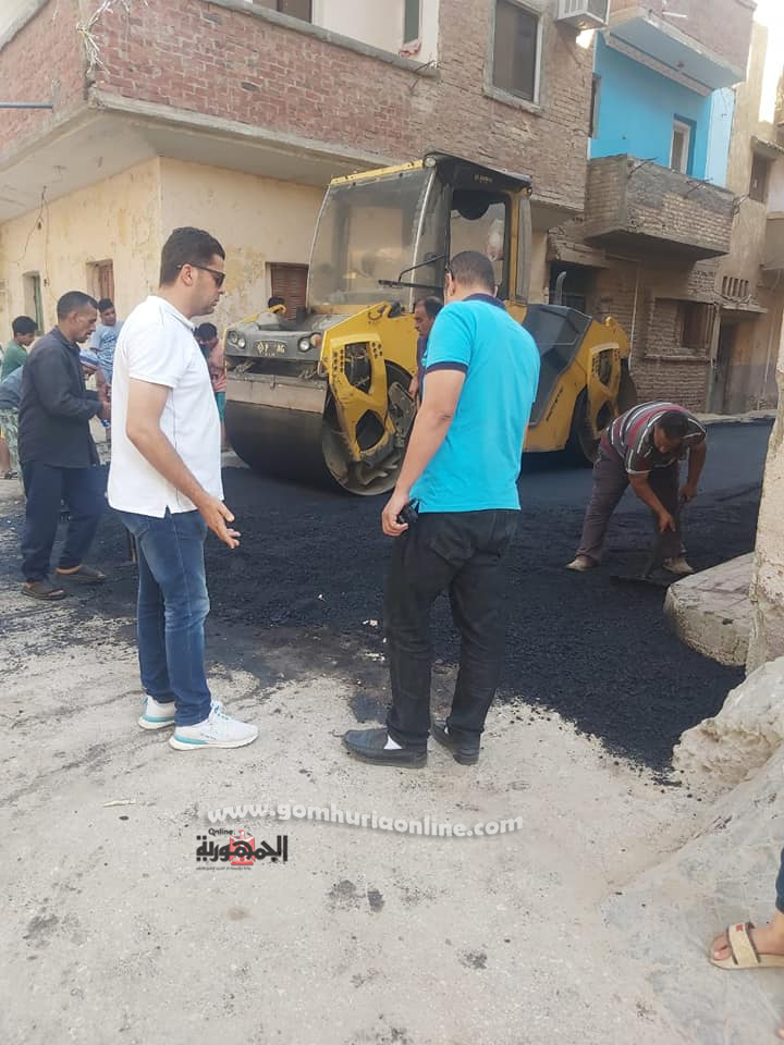متابعة الرصف فى شوارع قويسنا