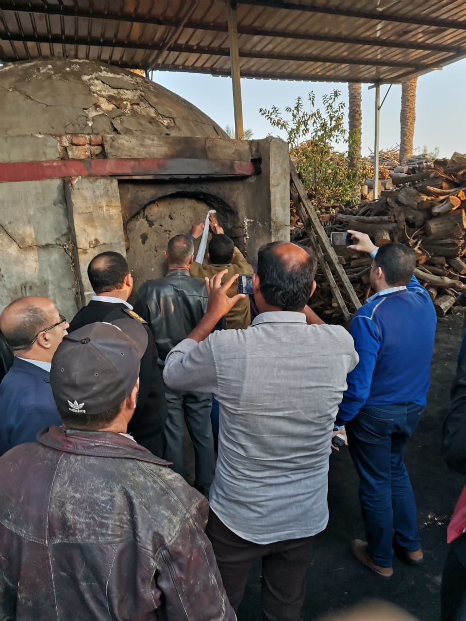 حملة مكبرة لإزالة مكامير الفحم المخالفة بكفر البطيخ..صور