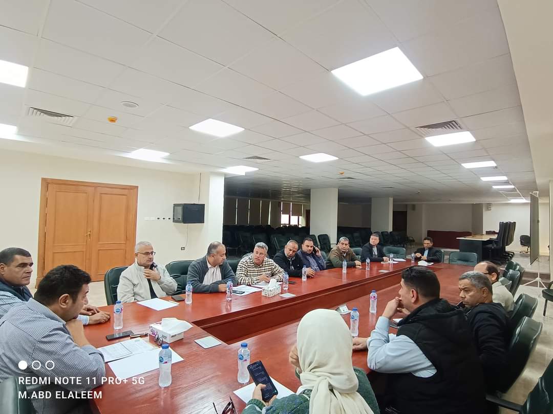 اجتماعًا موسعًا لمناقشة الاستعدادات للانتخابات الرئاسية بالعبور