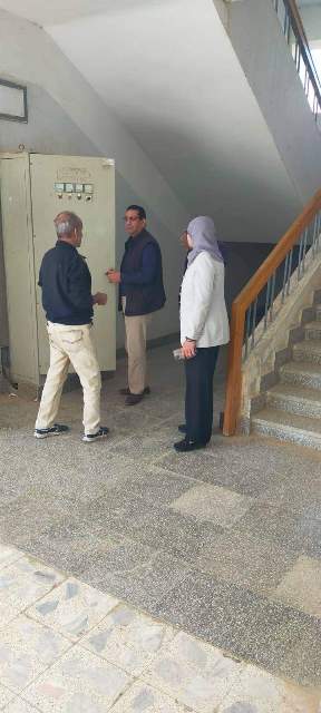 رؤساء المراكز بالمنيا يتابعون تركيب ممرات آمنة للمقرات الانتخابية