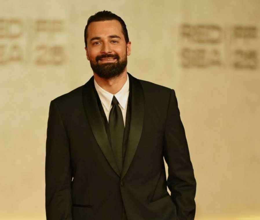 الفنان أحمد حاتم