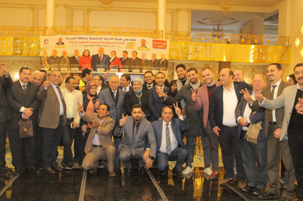 أحمد عثمان وأعضاء قائمة الجمهورية الجديدة يلتقون مهندسي البحيرة ..صور