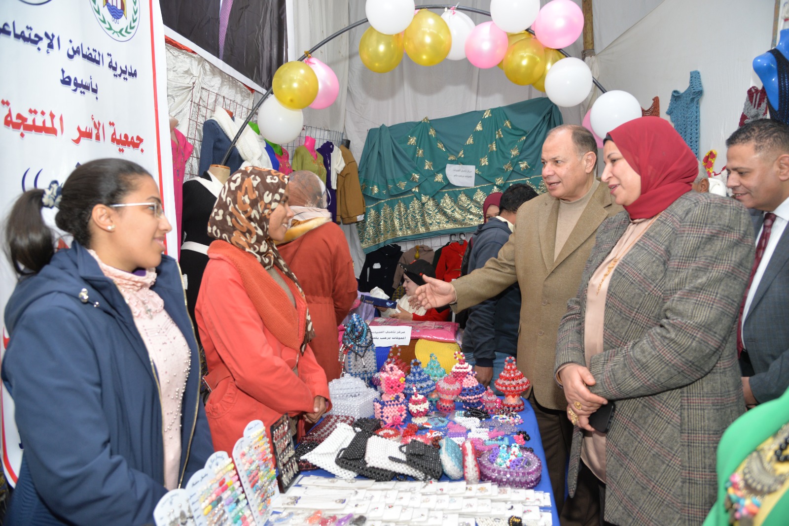 محافظ أسيوط يفتتح معرضين 