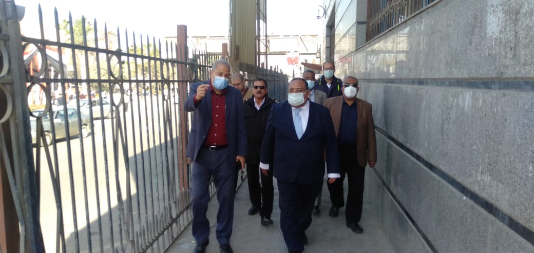 رئيس جامعة حلوان يواصل تفقد لجان امتحانات الفصل الدراسي الأول ٢٠٢٠ /٢٠٢١