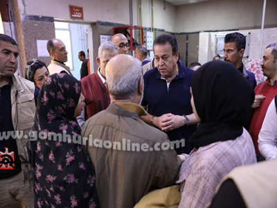 وزير الصحة خلال جولته بممستشفى بركة السبع المركزي