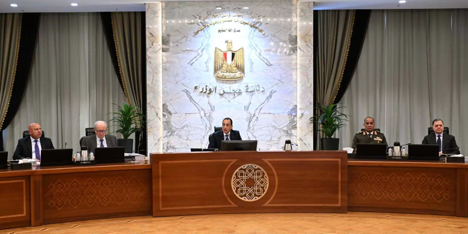 مدبولي يهنيء المواطنين المسيحيين في الداخل والخارج بمناسبة عيد القيامة 