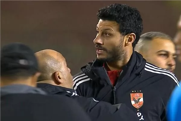 الأهلي يطالب بتجميد قرارات الحكم محمود وفا ضد لاعبي الأهلي 