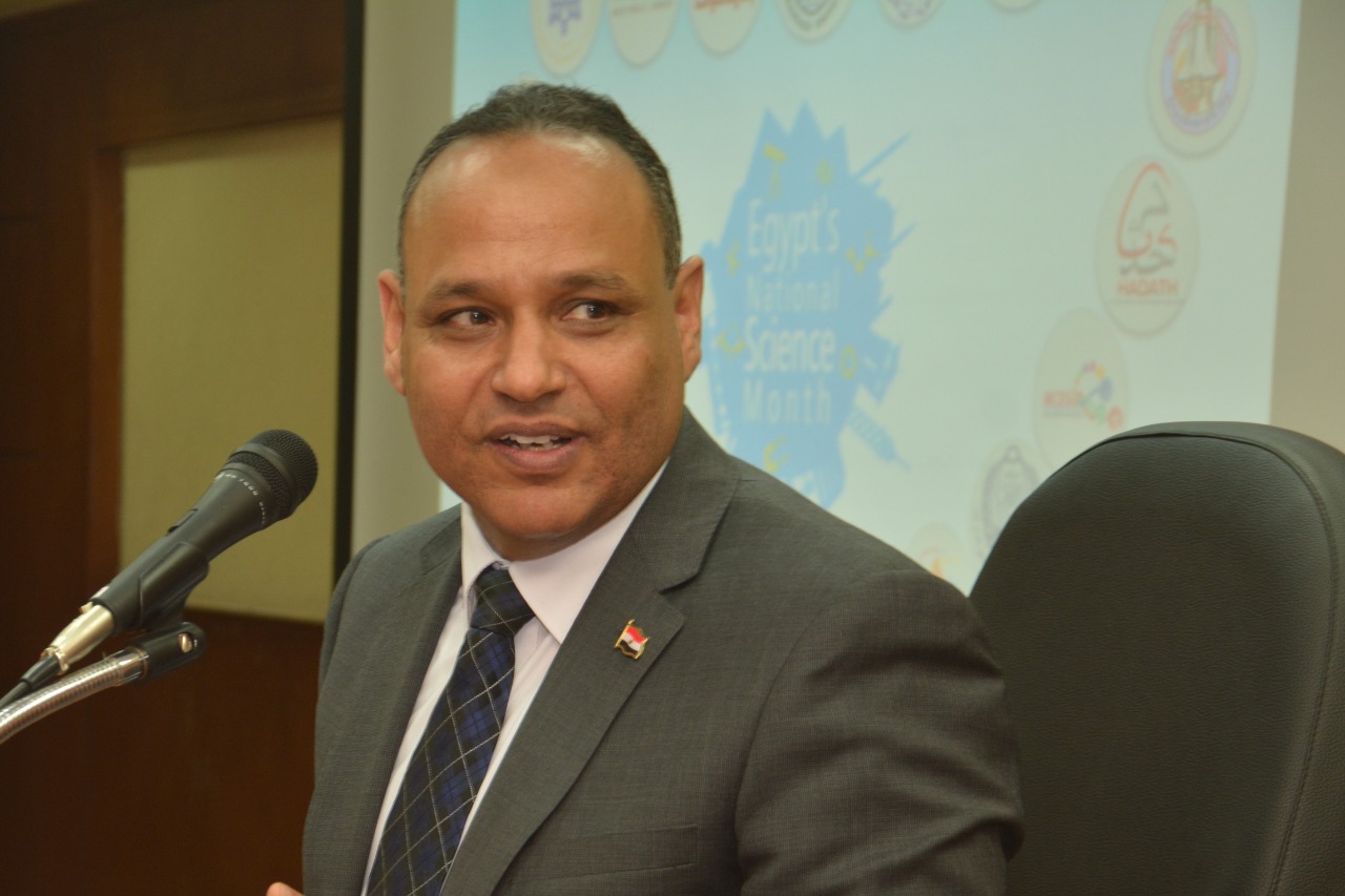 الدكتور محمود صقر رئيس اكاديمية البحث العلمى