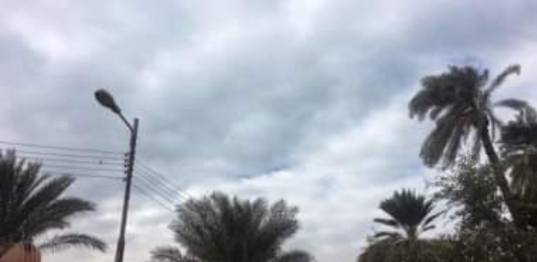 - عاصفة ترابية شديدة تضرب محافظة سوهاج -فرق المرور تحذر السائقين على الطرق ورفع درجة الاستعداد,