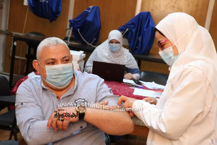 تطعيم عمداء كليات جامعـة المنوفيـة بالمستشفيات الجامعية ضد فيروس كورونا