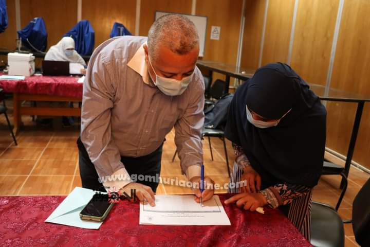تطعيم عمداء كليات جامعـة المنوفيـة بالمستشفيات الجامعية ضد فيروس كورونا