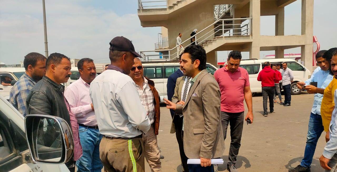 رئيس الجهاز يتابع تطبيق التعريفة الجديدة للأجرة بالمواقف