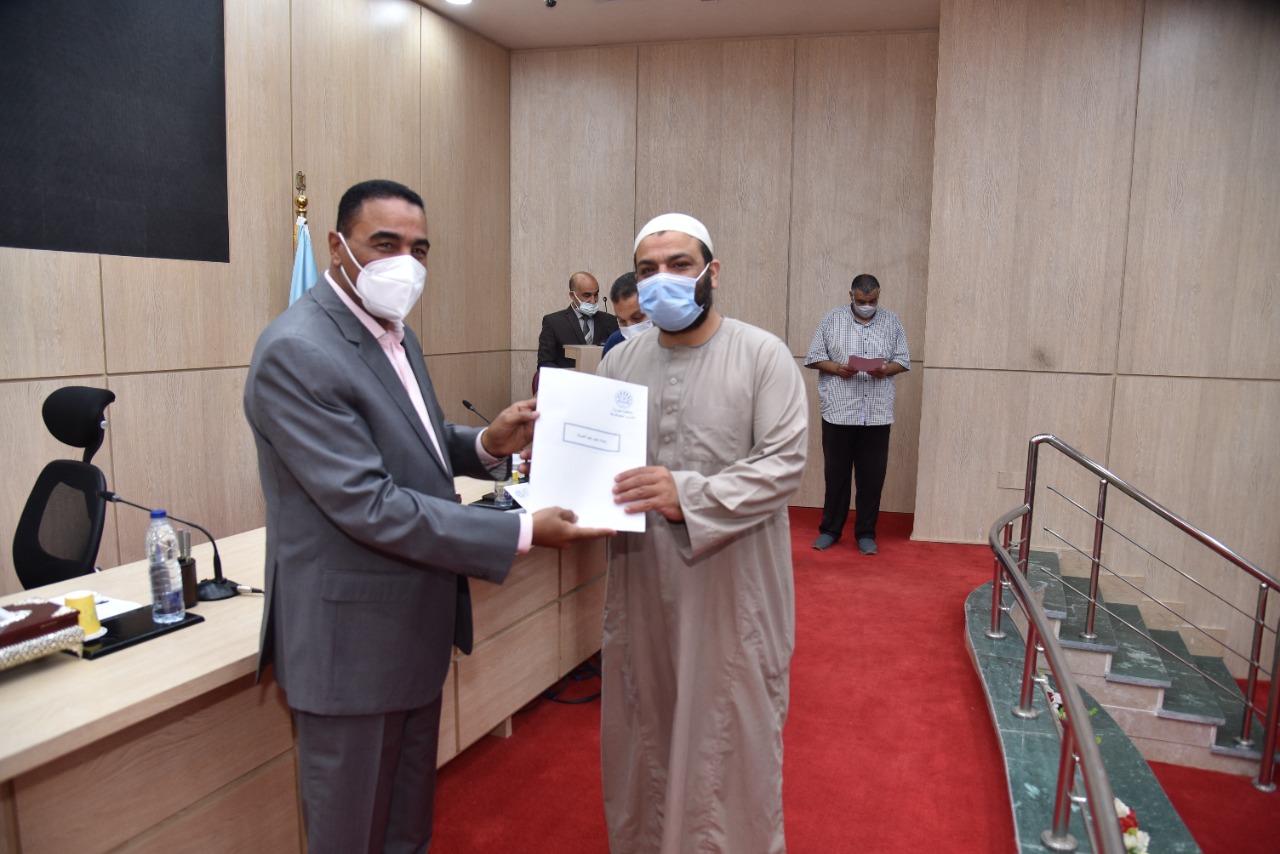 بتسليم 83 عقد تمليك بمطروح منها 59 عقداً ابتدائياً و24 عقداً نهائياً 