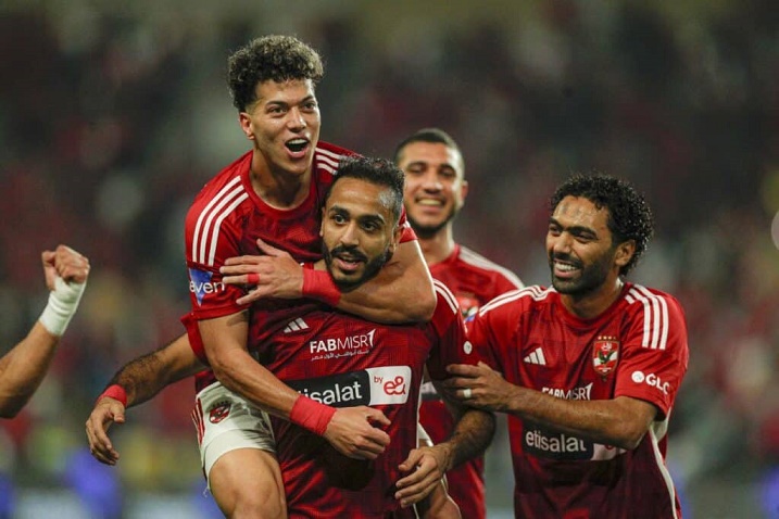 لاعبو الهلي يحتفلون مع كهربا