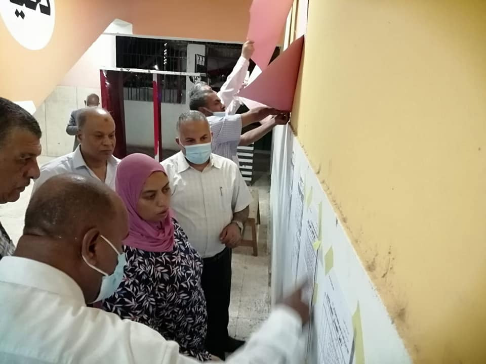 نائبة محافظ أسوان تطمئن علي جاهزية لجان امتحانات الثانوية العامة