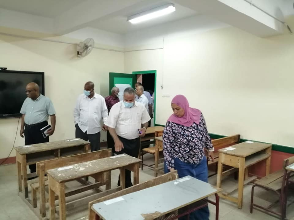 نائبة محافظ أسوان تطمئن علي جاهزية لجان امتحانات الثانوية العامة